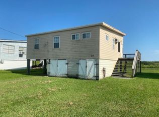 226 Beachfront Dr, Matagorda, TX 77457