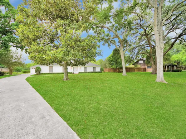 904 Victoria Dr, Richmond, TX 77469