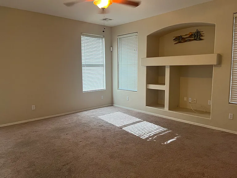 1535 E Viola Dr — Photo 4