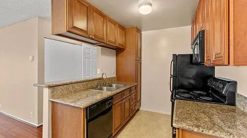 Vista Apartments — Photo 18