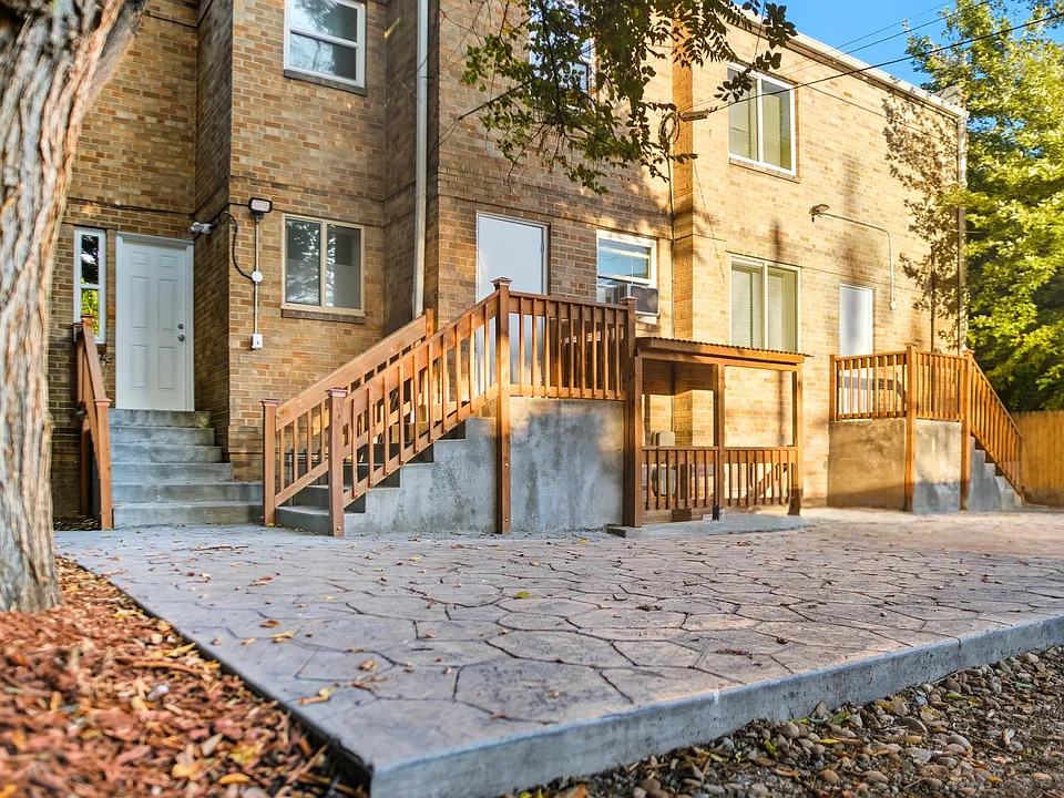 1362 N Lafayette St #4