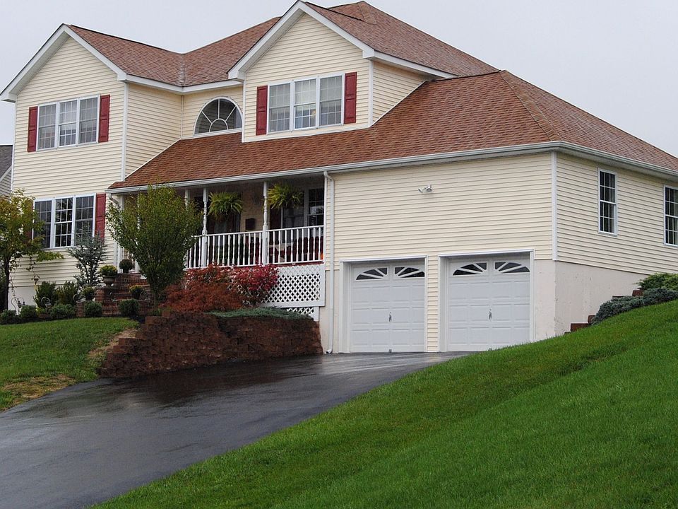 1st image of 7 De Rose Ln