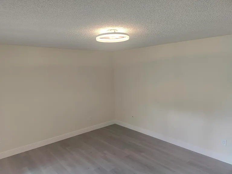 302 Lakeview Dr E #302 — Photo 14
