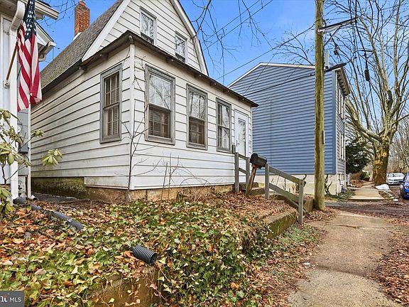5th image of 82 Central Ave