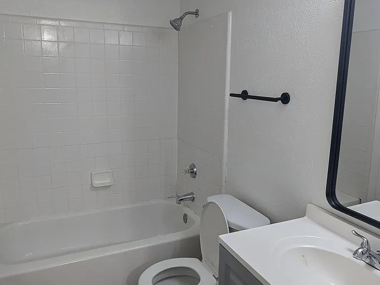 415 Liberty Pl — Photo 9