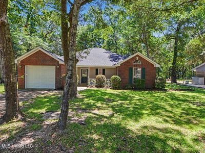 1516 Davis St, Ocean Springs, MS, 39564