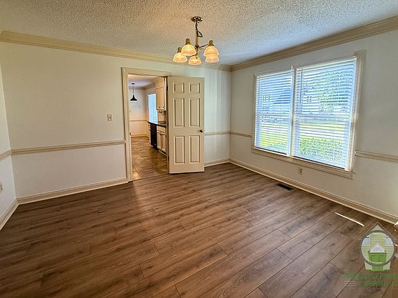 2nd image of 2071 Howlong Ave