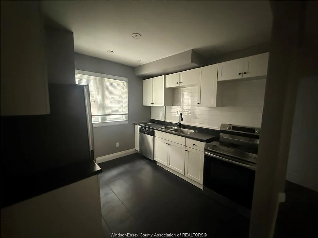 3 bed, $1,800 — Photo 3