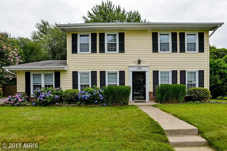102 Orchard Cir photo 1