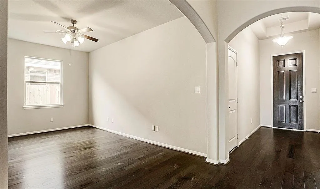 4 bed, 3.0 bath, 2698 sqft, $2,700 — Photo 4