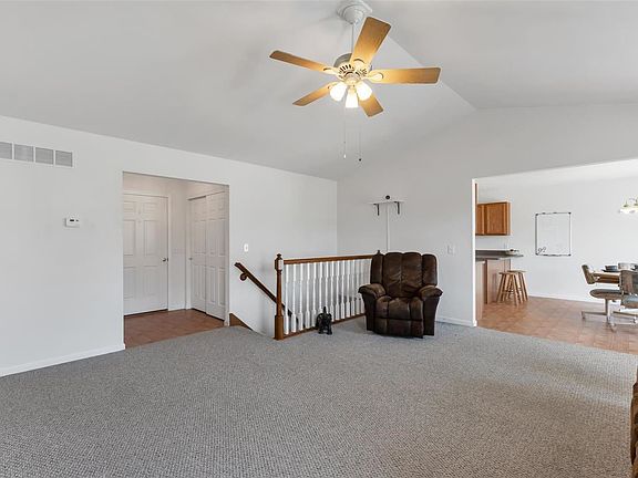 5th image of 180 Wellington Dr