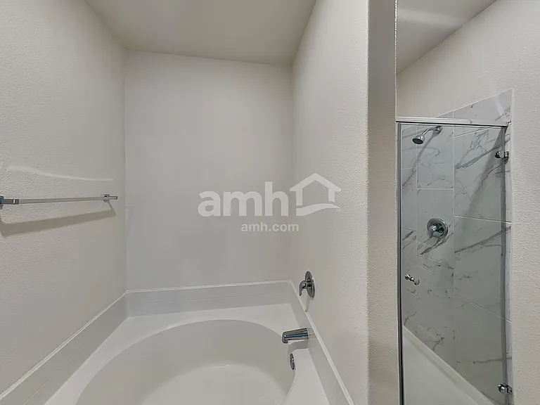 1126 Treeta Trl — Photo 13