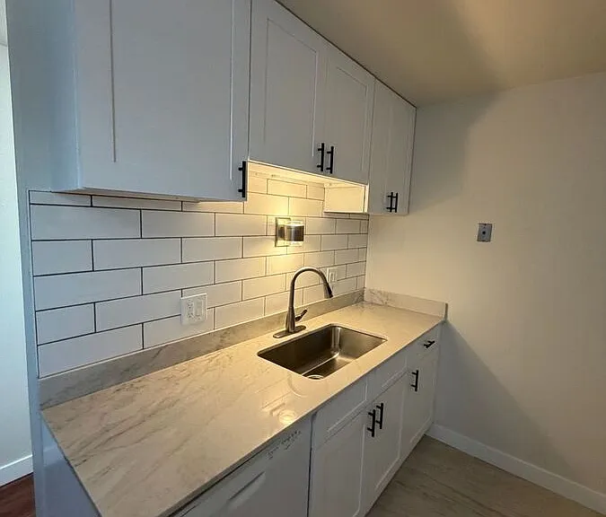 1060 Teller St #203 — Photo 3