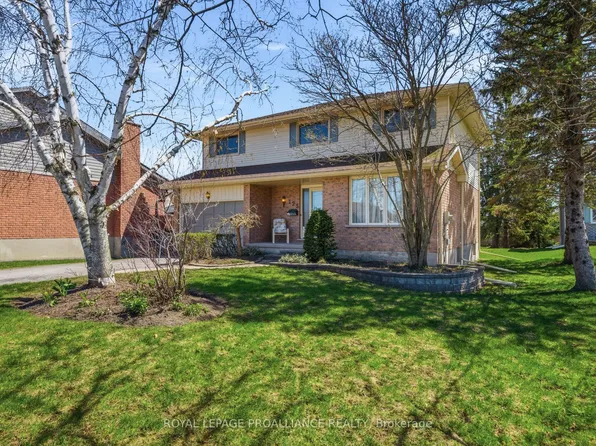125 Tracey Park Dr, Belleville, ON K8P 5C7