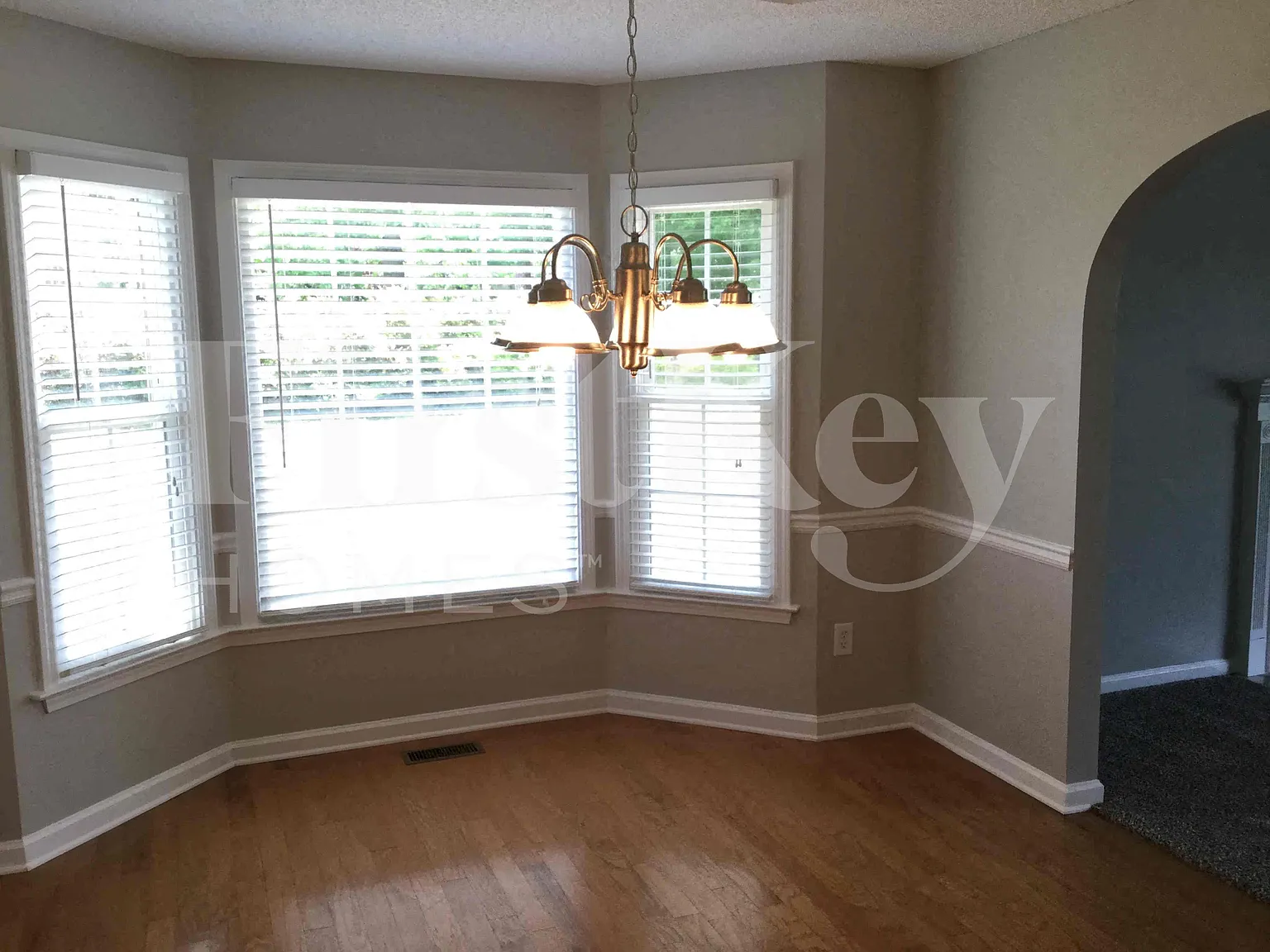 3 bed, 2.0 bath, 1862 sqft, $3,000 — Photo 3