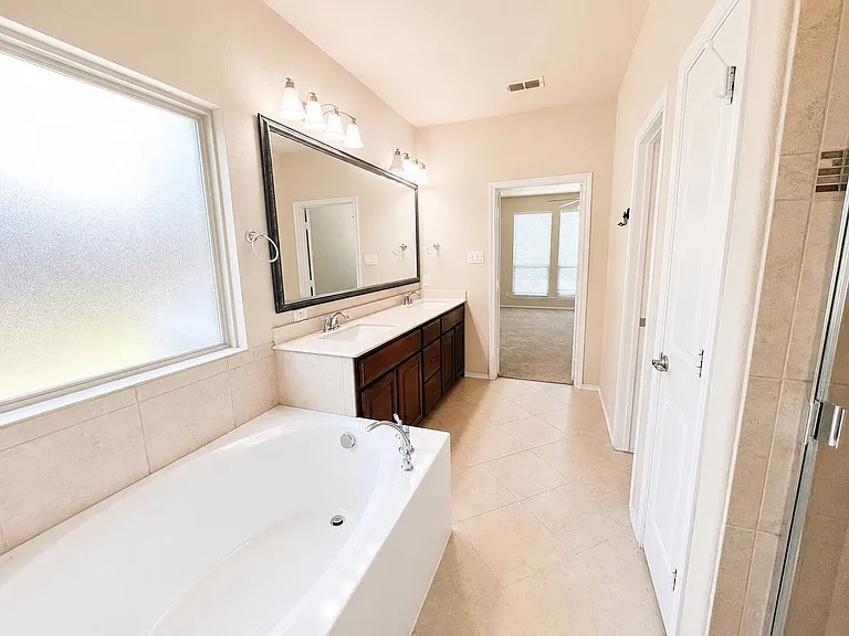 1045 Cydnie St — Photo 10