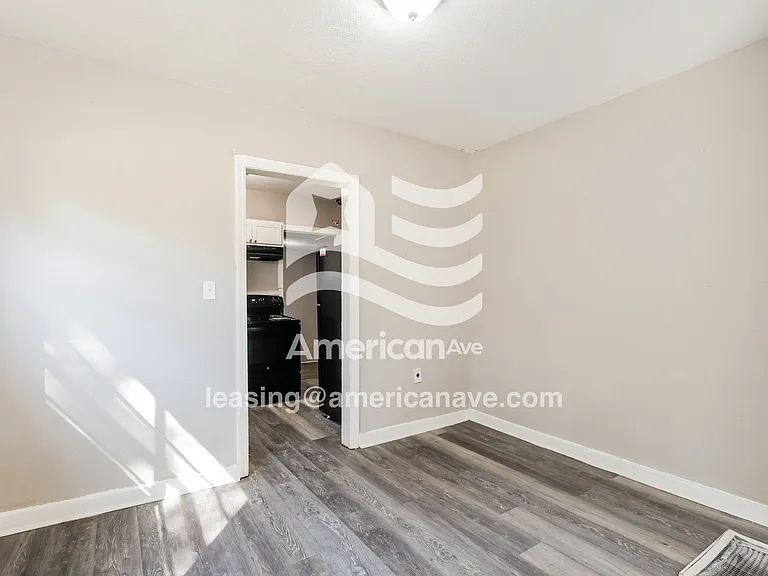 611561_005_dining_room_6.jpg