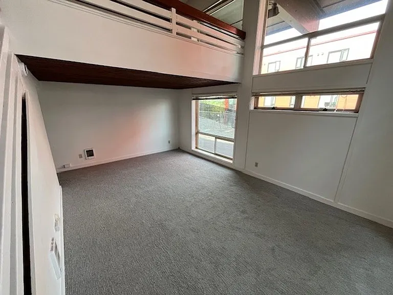Renovated Queen Anne Apartment — Photo 3