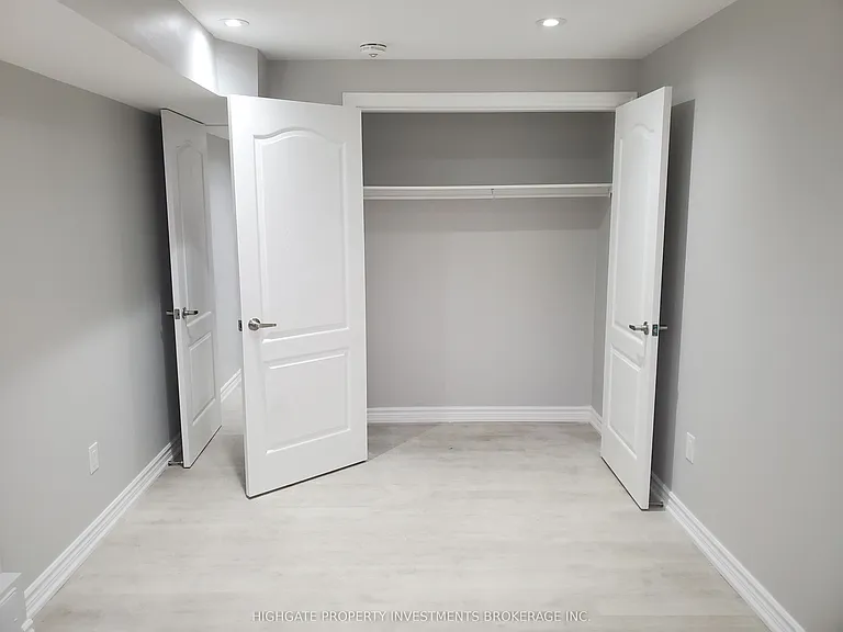 1 Juglans Cres #BASEMENT — Photo 18