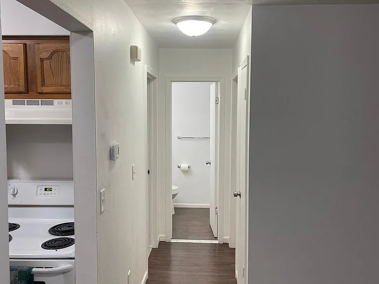 720 Armstrong Rd — Photo 18