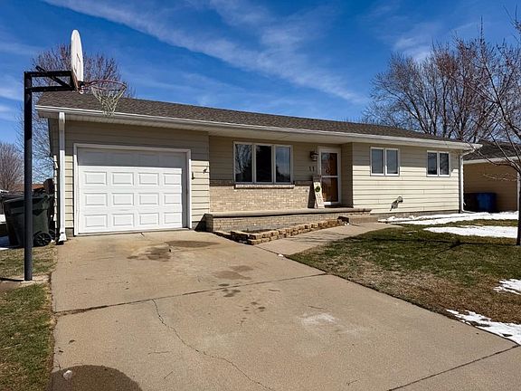 2nd image of 11 Meadow Ln