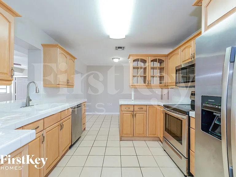 1389 Meadowbrook Dr — Photo 6
