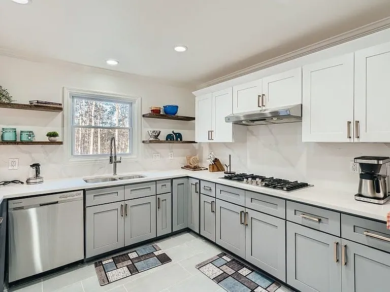 4438 Glengary Dr NE — Photo 6