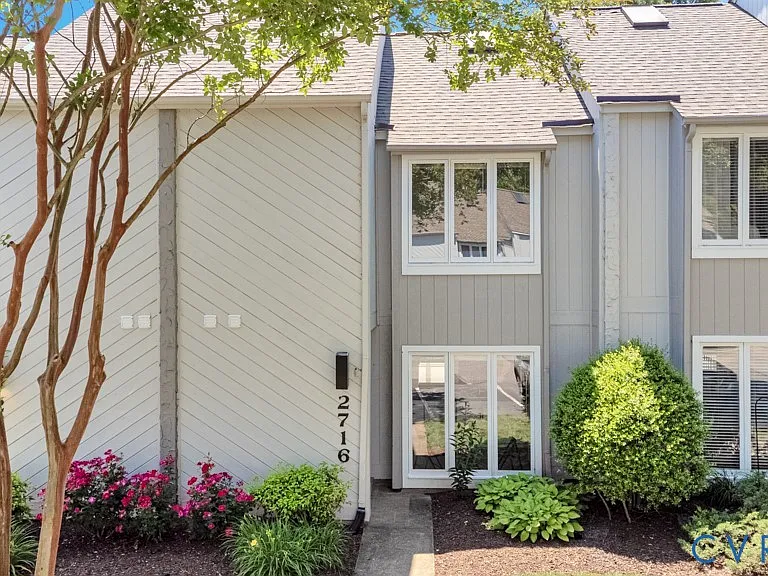 2716 Schooner Ct — Photo 1