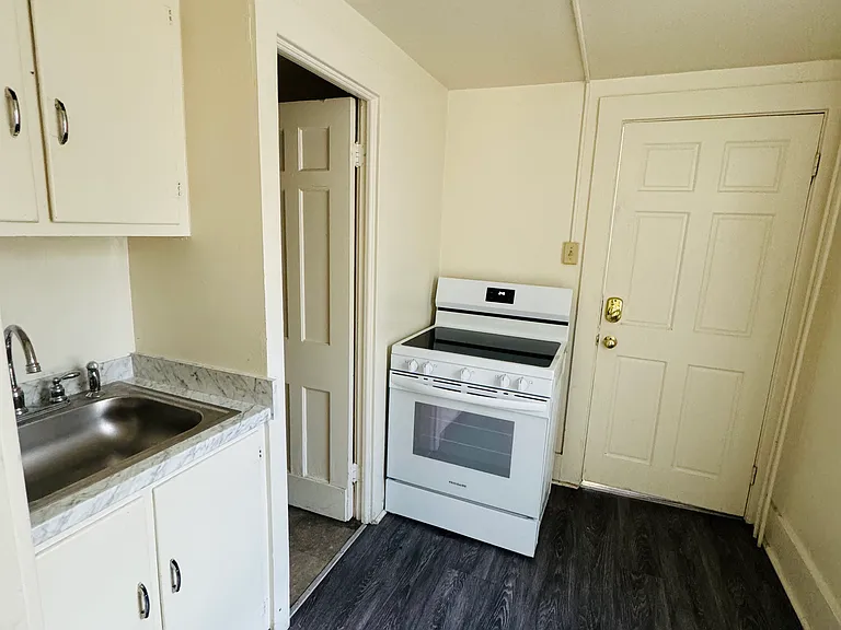 6 Clarke St #2 — Photo 12