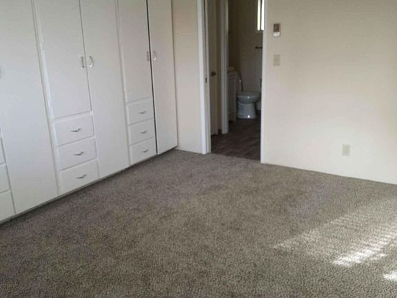5th image of 433 Holly St APT 6