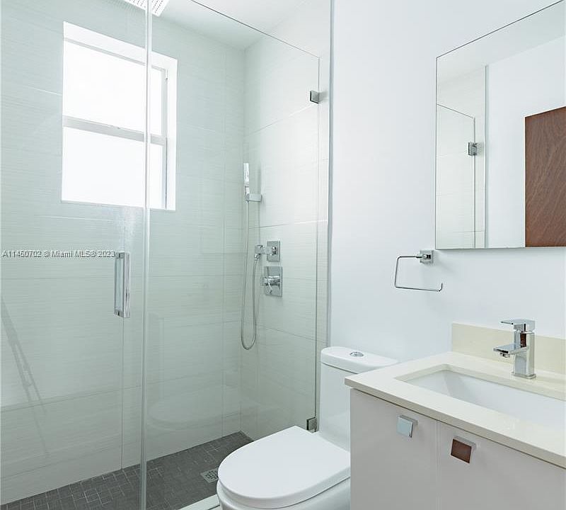 1st image of 324 Mendoza Ave #2A