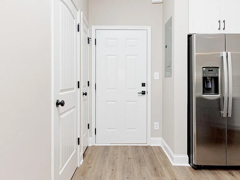 1009 Northside Dr — Photo 2
