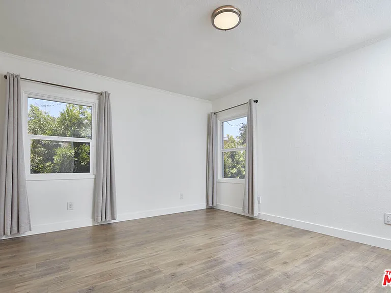 2904 W 81st St — Photo 17