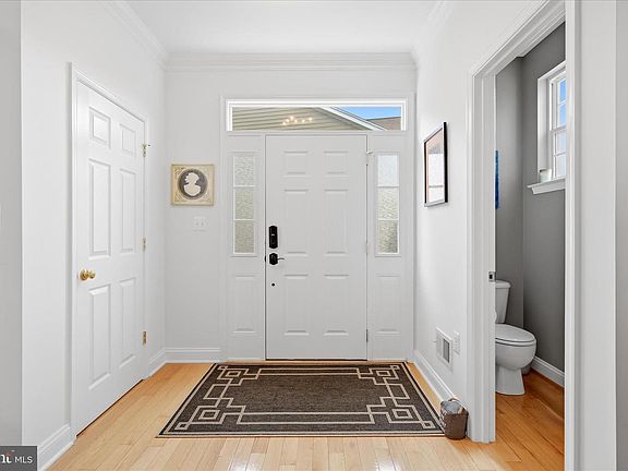 3rd image of 109 Cheshire Ct