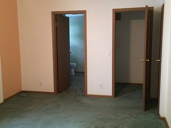 Master On Suite - Walk In Closet
						:
						Master On Suite - Walk In Closet