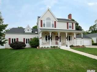 23 Shaw Ave, Babylon, NY 11702