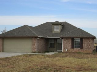 144 Arapaho St, Geronimo, OK 73543