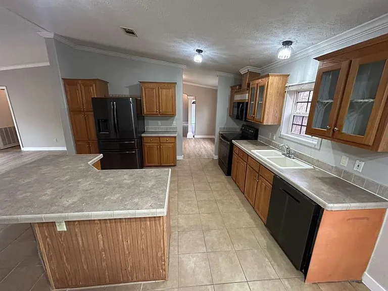 2595 Bryant St — Photo 7