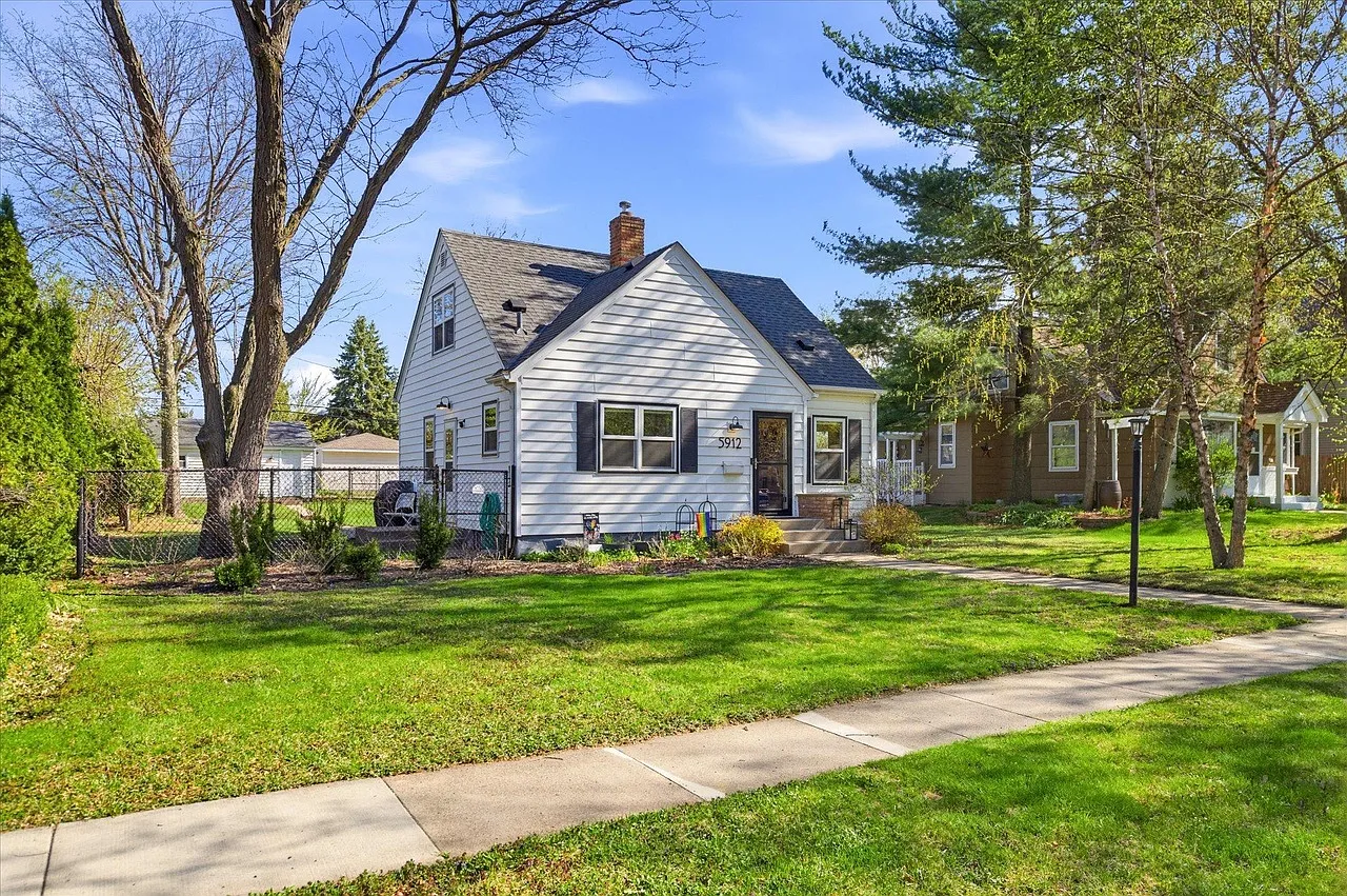 4 bed, 2100 sqft, $3,500 — Photo 3