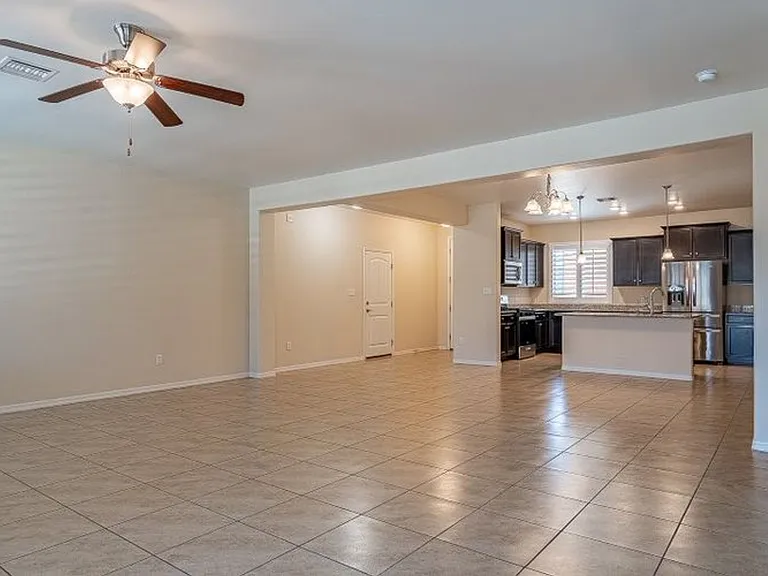 12237 S Laurel Ln — Photo 3