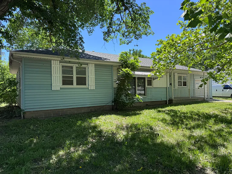 810 N C St — Photo 9
