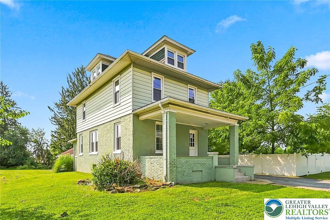 3 bed, 2.0 bath, 1408 sqft, $2,250 — Photo 2