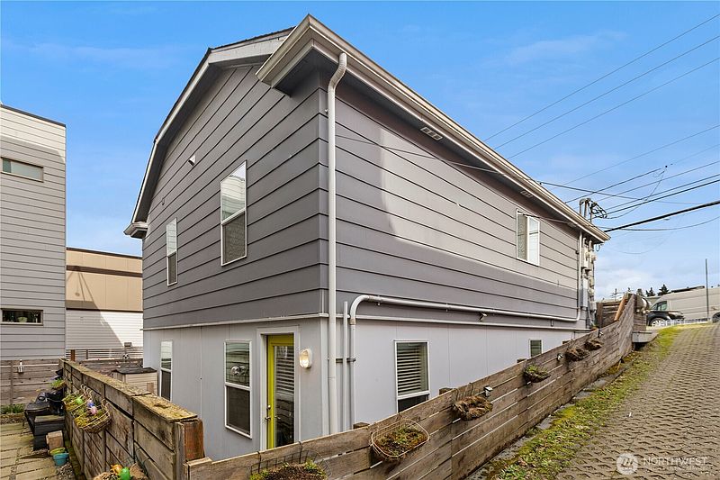 3rd image of 5045 37th Avenue S
