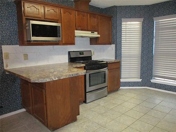 3rd image of 2213 Marble Cir
