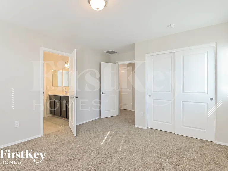 2851 N Fair Oaks Ave — Photo 7