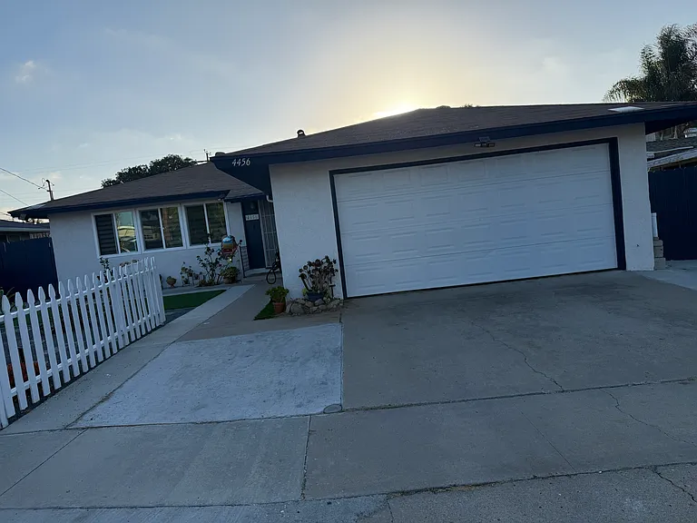 4456 Donald Ave — Photo 2