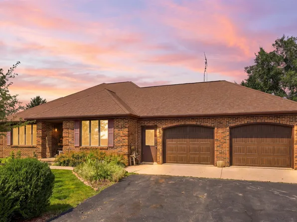 9096 E Stagecoach Trl, Warren, IL 61087
