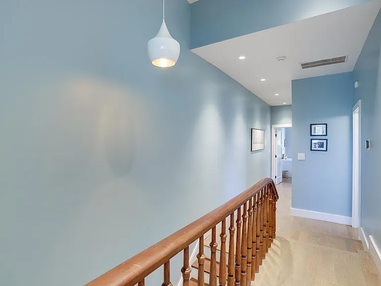 604 A St SE — Photo 17