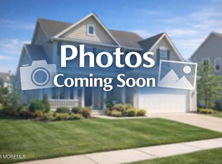 16 Oak Ridge Pkwy, Toms River, NJ 08755