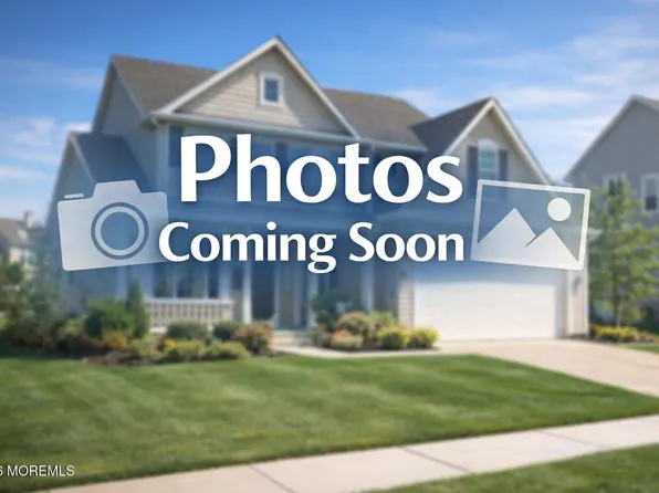 16 Oak Ridge Parkway, Toms River, NJ 08755